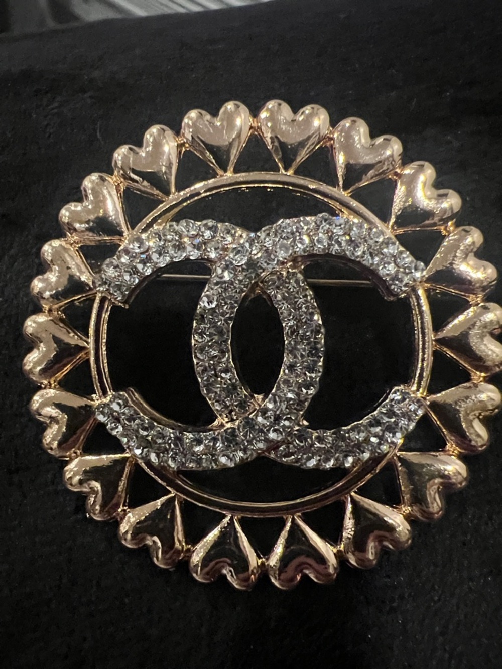 CHANEL Gold-Tone Crystal Double C Heart-Edged Circle Brooch - Picture 3 of 12